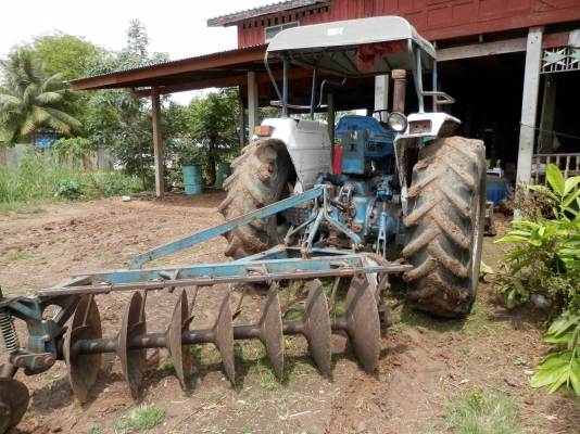 รถไถนาFORD 6600 เสื้อเรียบ ปั้มแบน ผาน7+ดันหน้า รถไถนาFORD 6600 เสื้อเรียบ ปั้มแบน ผาน7+ดันหน้า