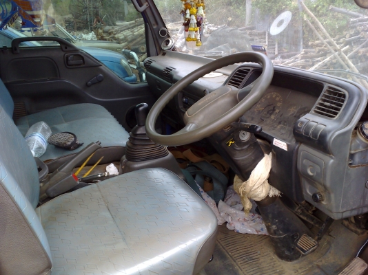 ขายรถบรรทุก 6 ล้อ ISUZU NPR 130 แรงปี 48 EURO 2 ยาว 5.5 เมตรเดิมบางทั้งคันทะเบียนเต็มยางดีเครื่องดีคัสซีสวย