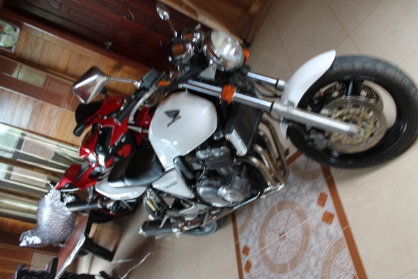 ฺCB 400   ปี 93  สวยมากๆ สภาพไหม่  ติดต่อ นัท  0805675816