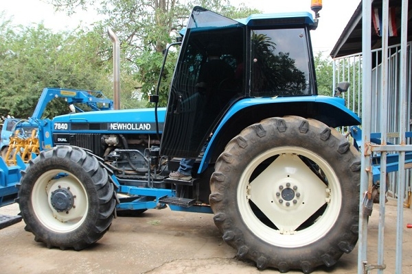 ยกเลิกการขาย รถไถฟอร์ด7840 NEW HOLLAND