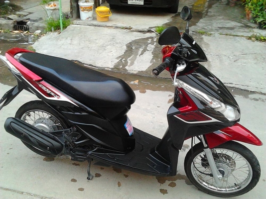 ขายด่วน! Click i ปี 53(ปลายปีเดือนธันวา) 27,000 สี ดำ-แดง สวยมาก ลดได้ด่วน