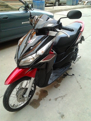 ขายด่วน! Click i ปี 53(ปลายปีเดือนธันวา) 27,000 สี ดำ-แดง สวยมาก ลดได้ด่วน