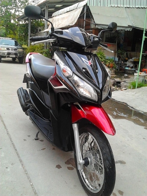 ขายด่วน! Click i ปี 53(ปลายปีเดือนธันวา) 27,000 สี ดำ-แดง สวยมาก ลดได้ด่วน