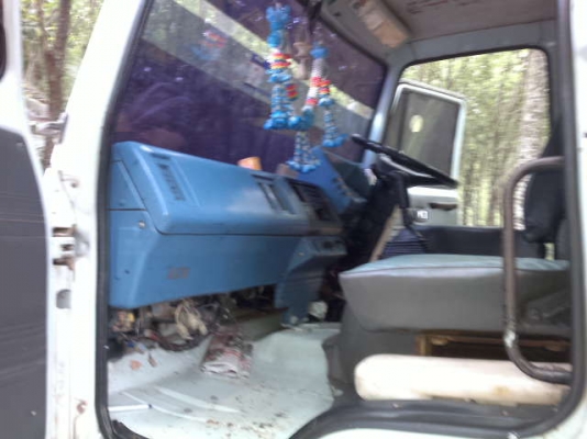 รถอิซูซุ 10 ล้อดั๊ม 240 แรงม้า ปี 36  ( ขาวทำฟ้า ) สนใจติต่อ 081 - 6079515