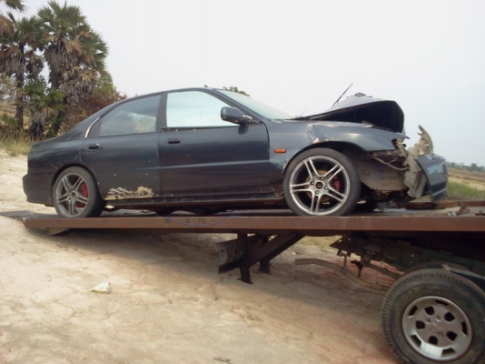 ขายซาก  Honda แอคคอท ปี94  ชนหน้ามา ไม่มีทะเบียนะคับเอาไปอะไหล่กัน