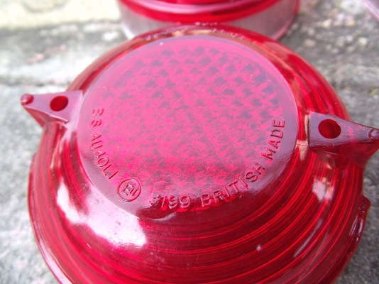 0      ขายไฟท้ายทรงกลมใส่รถ land rover หรือ ใส่รถอังกฤษรุ่นอื่นๆ british made สภาพใหม่สวยมีรูปครับ