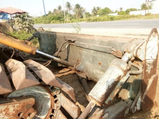 ขาย 850,000  CAT D5H แผ่นตีนเป็ดสป๊อกเก็ตลอย เครื่องแรง เกียร์ตัดแรง  ช่วงล่างสวย เอกสารเล่มพร้อมใช้ รถอยู่ พระนครอยุธยา 090-772-3710 090-772-3708