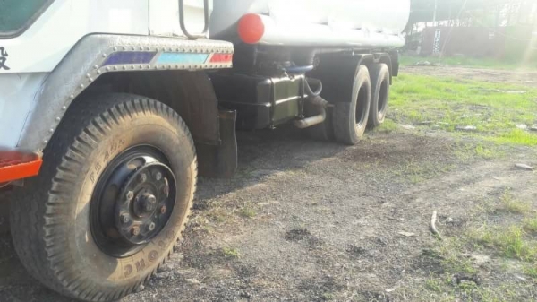 ขาย 550,000รถบรรทุกน้ำ MATSUBICHI MA  TUBO 220 แรง เกียร์10 สปีด เพลาบุ๋มดุมจีบเบรคใหญ่ 2 เพลา ถังน้ำ16,000 ลิตร มีปั้มน้ำพร้อมใชงาน ซื้อไปใช้ได้เลยเช็คเบรคเปลี่ยนถ่ายน้ำมันเครื่องให้เรียบร้อย เอกสารเล่มทะเบียนชุดโอนพร้อม รถอยู่ สามโคก 090-772-3710 090-77