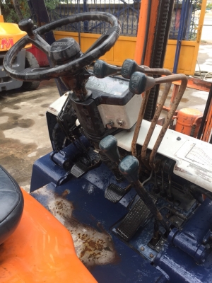 TOYOTA 5FD25 เครื่องดีเซล เกียร์ธรรมดา เสาสูง4เมตร งาเท*ฮิงค์* สนใจติดต่อ 083-062-0223(ปอน)