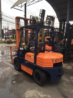 TOYOTA 5FD25 เครื่องดีเซล เกียร์ธรรมดา เสาสูง4เมตร งาเท*ฮิงค์* สนใจติดต่อ 083-062-0223(ปอน)