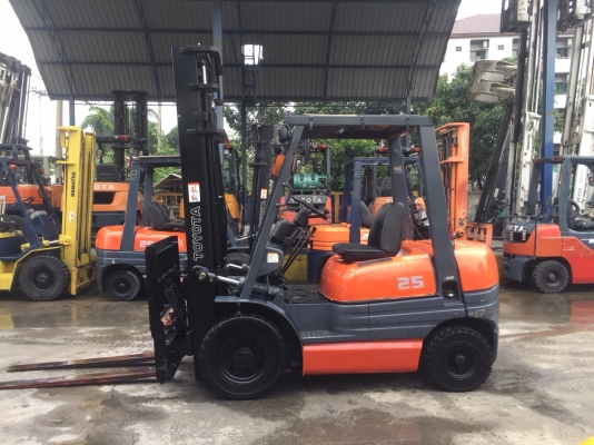 TOYOTA 6FD25 เครื่องดีเซล เกียร์ธรรมดา เสาสูง4เมตร งาเทได้*ฮิงค์* สนใจติดต่อ 083-062-0223(ปอน)