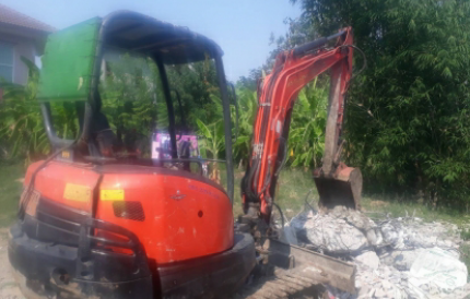 ขายรถแบ็คโฮ  KUBOTA รุ่น pc 30 สภาพดีมาก  ใช้งานได้ดี    ติดต่อ คุณที  โทร:  085-239-9516   โทร: 095-354-6616  Line  Id: teepunya