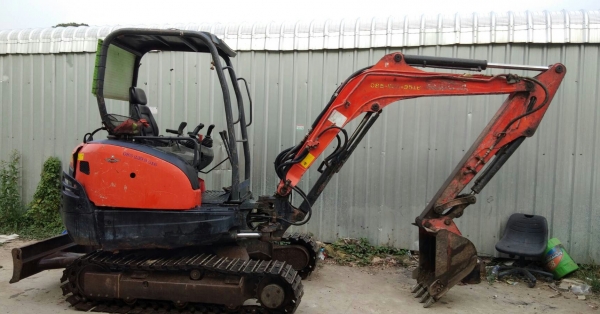 ขายรถแบ็คโฮ  KUBOTA รุ่น pc 30 สภาพดีมาก  ใช้งานได้ดี    ติดต่อ คุณที  โทร:  085-239-9516   โทร: 095-354-6616  Line  Id: teepunya