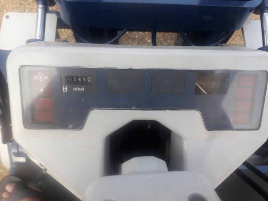 ขายรถยก KOMATSU  FG25-11 เครื่องเบนซิน H20 เกียร์ธรรมดา ยางตันหน้าหลัง เสาสูง 3 เมตร ยกได้ 2.5 ตัน  ติดต่อ 098-7962549