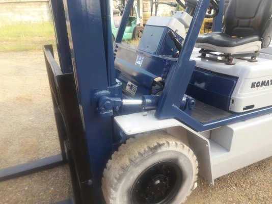 ขายรถยก KOMATSU FG25-11 เครื่องเบนซิน H20 เกียร์ธรรมดา ยางตันหน้าหลัง เสาสูง 3 เมตร ยกได้ 2.5 ตัน ติดต่อ 098-7962549