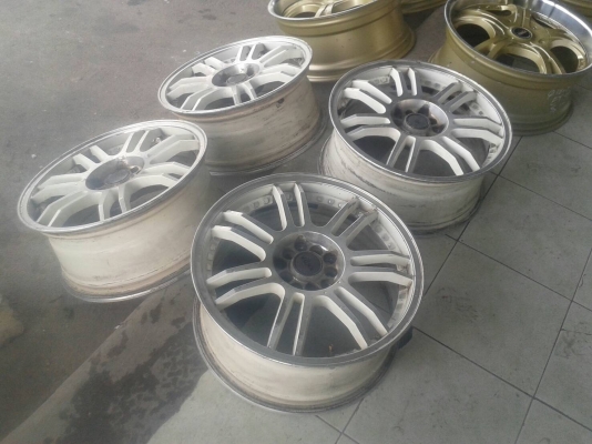 ขอบ17นิ้ว5รู100/114 ชุดนี้ลดราคาเหลือ 5900 บาท