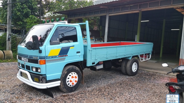 6ล้อคาร์โก้ ISUZU NKR110 แรงม้า แท้ห้าง สภาพเดิมๆ สวยๆ พร้อมใช้งาน คัทซีสวย เครื่องดี เล่มพร้อม ราคาคุยได้ สอบถาม0872976734
