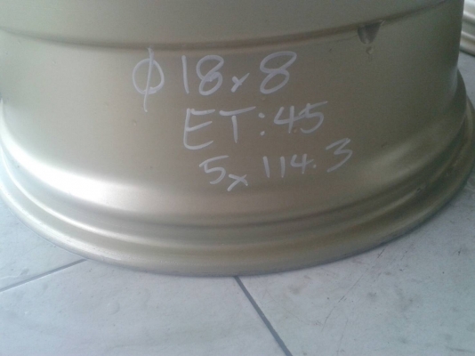 ขอบ18นิ้ว5รู114 ชุดนี้ลดราคาเหลือ 5900 บาท