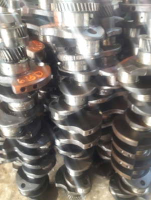 ข้อเหวี่ยง ISUZU 6HE1  STD