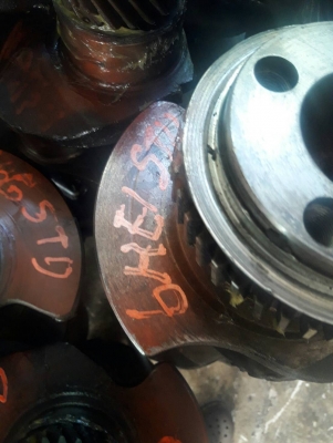 ข้อเหวี่ยง ISUZU 6HE1  STD