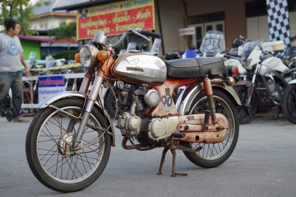ร้าน วุฒิ นนบุรี ขาย HONDA S90z รถสวยสีเดิมแห้งๆ
