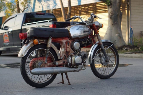ร้าน วุฒิ นนบุรี ขาย HONDA S90z รถสวยสีเดิมแห้งๆ