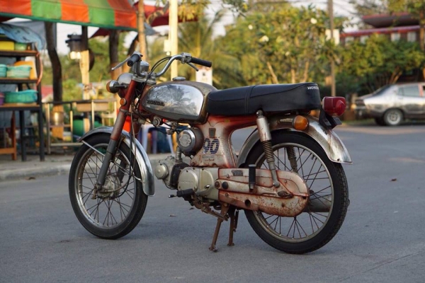 ร้าน วุฒิ นนบุรี ขาย HONDA S90z รถสวยสีเดิมแห้งๆ