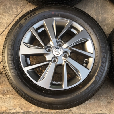 แม็กป้ายแดง Nissan Almera Sportech ขอบ 15 พร้อมยางป้ายแดง 185-65-15 Bridgestone ปี 17 ตุ่มทุกเส้น