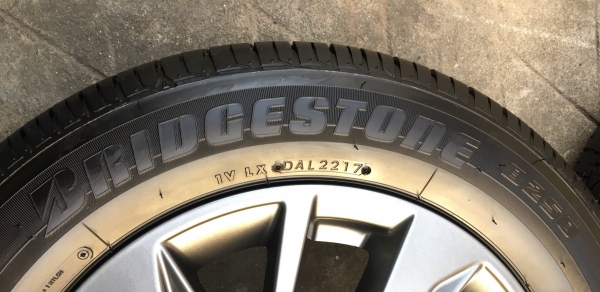 แม็กป้ายแดง Nissan Almera Sportech ขอบ 15 พร้อมยางป้ายแดง 185-65-15 Bridgestone ปี 17 ตุ่มทุกเส้น