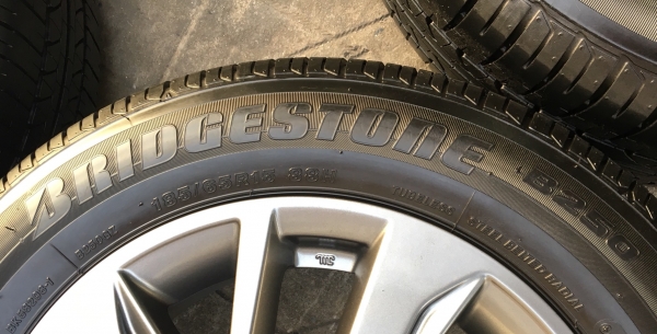 แม็กป้ายแดง Nissan Almera Sportech ขอบ 15 พร้อมยางป้ายแดง 185-65-15 Bridgestone ปี 17 ตุ่มทุกเส้น