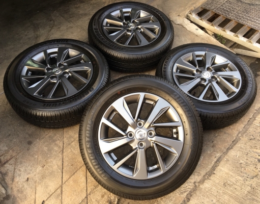 แม็กป้ายแดง Nissan Almera Sportech ขอบ 15 พร้อมยางป้ายแดง 185-65-15 Bridgestone ปี 17 ตุ่มทุกเส้น