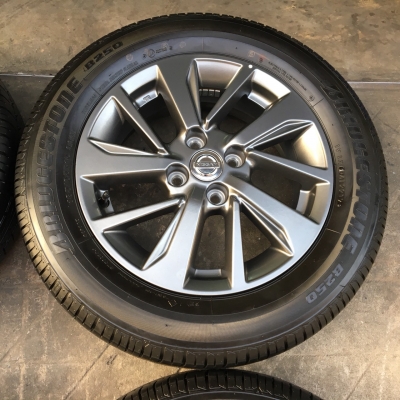 แม็กป้ายแดง Nissan Almera Sportech ขอบ 15 พร้อมยางป้ายแดง 185-65-15 Bridgestone ปี 17 ตุ่มทุกเส้น