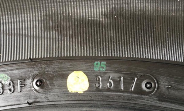 แม็กป้ายแดง Nissan Navara NP300 ขอบ 16 พร้อมยางป้ายแดง Dunlop 255-70-16 ปลายปี 17 สวยกริบ ตุ่ม เส้นสีทุกเส้น