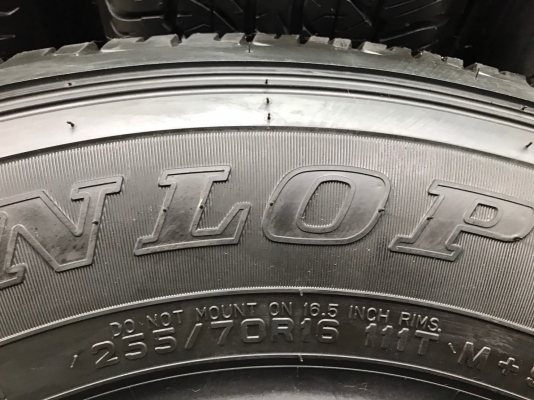 ยางป้ายแดง 255-70-16 Dunlop ปลายปี17 ตุ่ม เส้นสีทุกเส้น