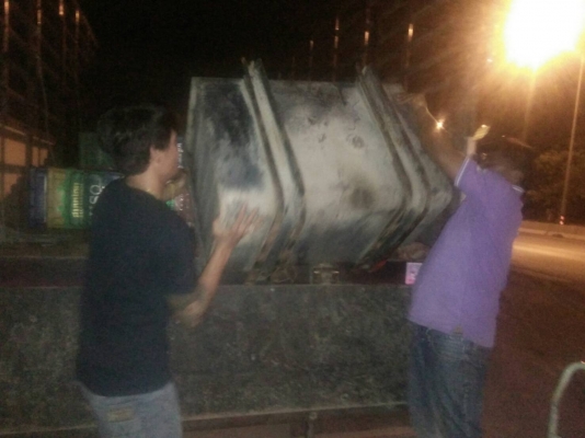 เราเห็นลูกค้าสำคัญเสมอครับ ดึกดื่นแค่ไหนเราจัดส่งได้ครับ อันนี้ จัดส่ง ถังน้ำมัน ขนาด 200 ลิตร ให้ลูกค้าจากชุมพร