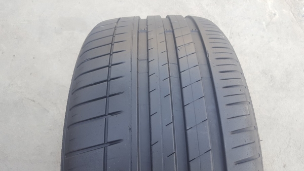 ขายยาง235/40/18 ปี 16 MICHERLIN Pilot3  2 เส้น