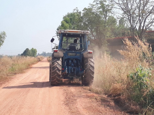 ขายรถไถFord6670 2เพลาเก๋งแอร์ เล่มทะเบียน สภาพสวยพร้อมใช้ ติดต่อคุณอ๊อฟ พิจิตร 086-737-9991