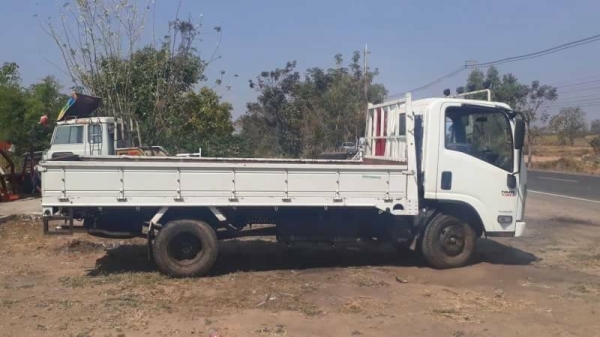 ขาย 425,000 รถ 6 ล้อ ISUZU NPR 130 แรง ปี 53 ยาว 4.3 เมตร เครื่องดี เกียร์ดี หัวบาง ยางดี คัสชีสวย เอกสารเล่มทะเบียน รถอยู่ บุรีรัมย์  090-772-3710 090-772-3708