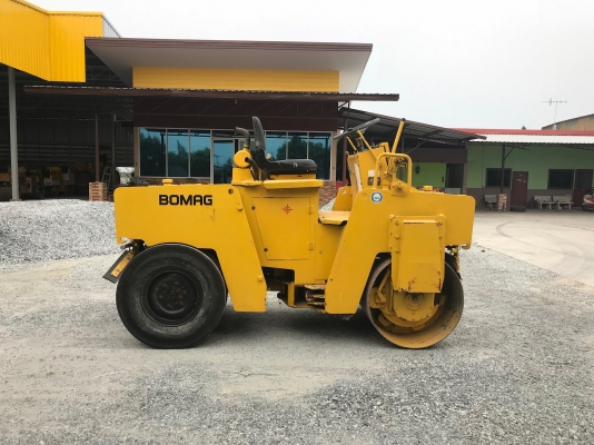 ขายรถบด4ตันBOMAGรุ่นBW121AC นำเข้าญี่ปุ่นเอวอ่อนขับ2เพลาเครื่องมิตซู3สูบสภาพดีพร้อมใช้งาน มีให้เลือกหลายคันหลายขนาด 0818302909จิรโรจน์Line:Jiraroj2909