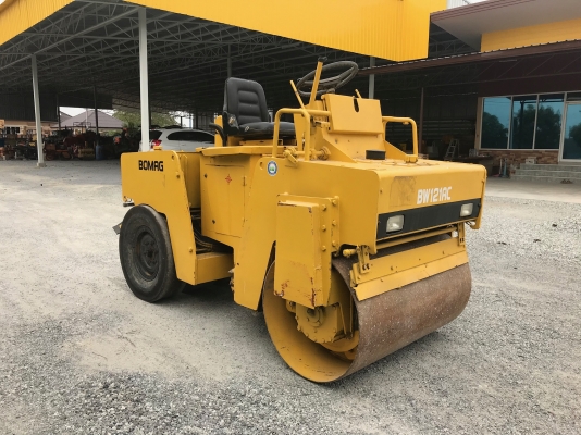 ขายรถบด4ตันBOMAGรุ่นBW121AC นำเข้าญี่ปุ่นเอวอ่อนขับ2เพลาเครื่องมิตซู3สูบสภาพดีพร้อมใช้งาน มีให้เลือกหลายคันหลายขนาด 0818302909จิรโรจน์Line:Jiraroj2909