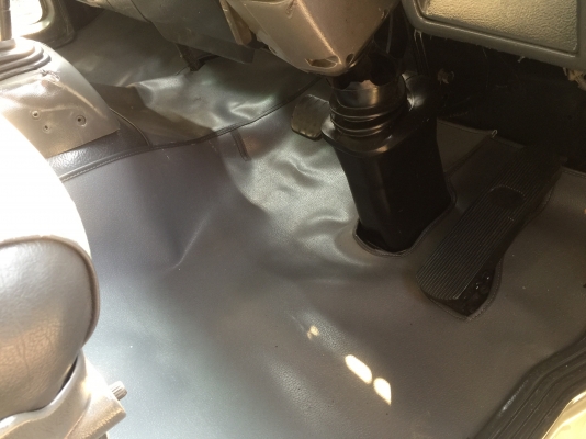 ขาย หัวสิบล้อ HINO สิงไฮเทค สภาพสวยๆ สีใหม่ มีขาดีดหน้า-ขาคำ้หลัง กันชน พร้อมใช้งาน