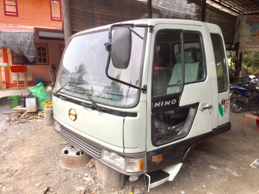 ขาย หัวสิบล้อ HINO สิงไฮเทค สภาพสวยๆ สีใหม่ มีขาดีดหน้า-ขาคำ้หลัง กันชน พร้อมใช้งาน