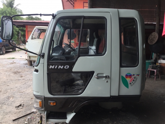 ขาย หัวสิบล้อ HINO สิงไฮเทค สภาพสวยๆ สีใหม่ มีขาดีดหน้า-ขาคำ้หลัง กันชน พร้อมใช้งาน