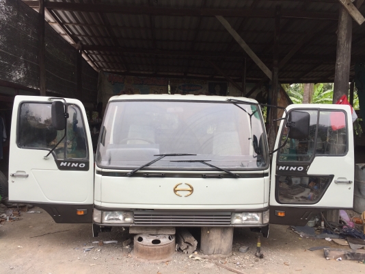 ขาย หัวสิบล้อ HINO สิงไฮเทค สภาพสวยๆ สีใหม่ มีขาดีดหน้า-ขาคำ้หลัง กันชน พร้อมใช้งาน