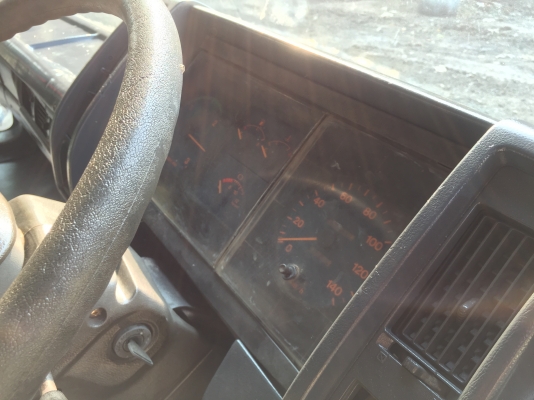 ขาย หัวสิบล้อ HINO สิงไฮเทค สภาพสวยๆ สีใหม่ มีขาดีดหน้า-ขาคำ้หลัง กันชน พร้อมใช้งาน