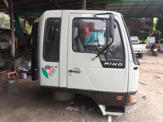 ขาย หัวสิบล้อ HINO สิงไฮเทค สภาพสวยๆ สีใหม่ มีขาดีดหน้า-ขาคำ้หลัง กันชน พร้อมใช้งาน