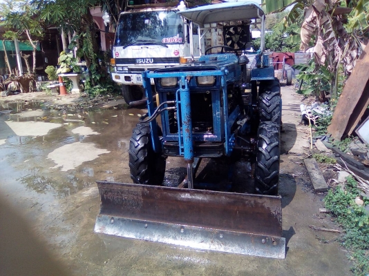 ขายรถไถยูเอ็มไทชัน 304แรงม้า 2เพลา