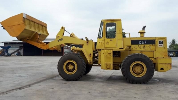ขาย 950,000 รถตักล้อยาง CAT 950 E เครื่องดี ปั้มแรง เอวแน่น รถสวยพร้อมใช้ รถอยู่ สุพรรณบุรี 090-772-3710 090-772-3708
