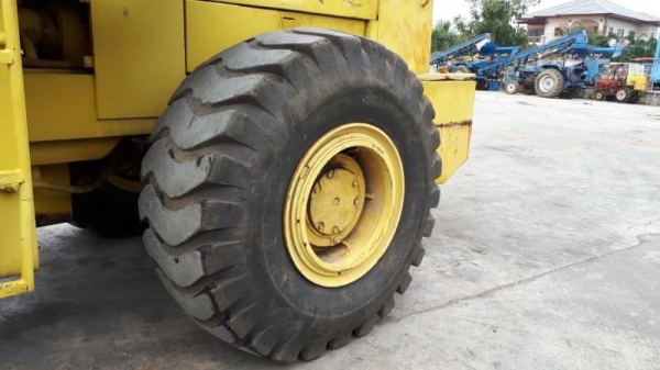 ขาย 950,000 รถตักล้อยาง CAT 950 E เครื่องดี ปั้มแรง เอวแน่น รถสวยพร้อมใช้ รถอยู่ สุพรรณบุรี 090-772-3710 090-772-3708