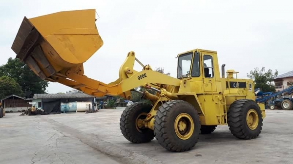 ขาย 950,000 รถตักล้อยาง CAT 950 E เครื่องดี ปั้มแรง เอวแน่น รถสวยพร้อมใช้ รถอยู่ สุพรรณบุรี 090-772-3710 090-772-3708